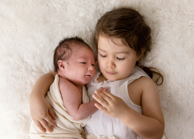 Sibling newborn photography perth