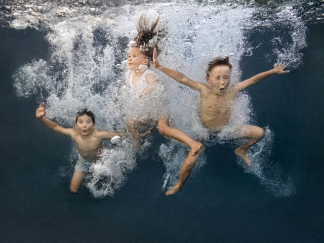 underwater family photography