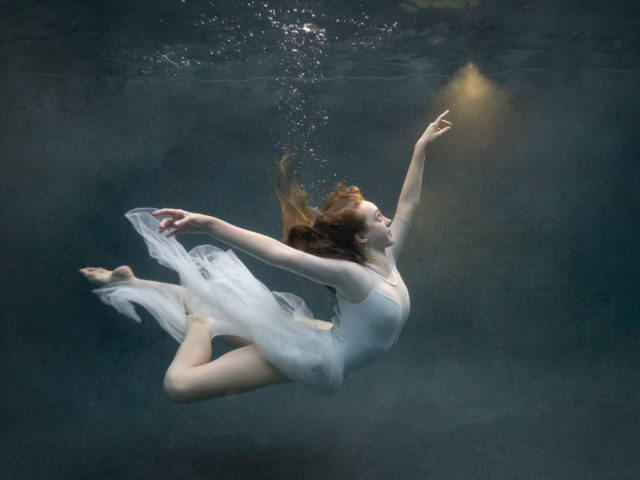 graceful-underwater-floaty-portraits-in-perth-01