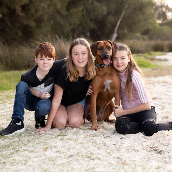 sibling-portrait-with-the-family-dog-01