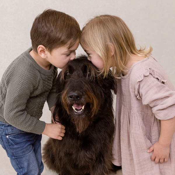 twins-kissing-their-giant-dog-01