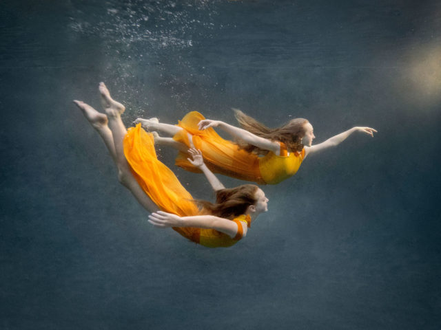 wo-graceful-dancers-underwater-01