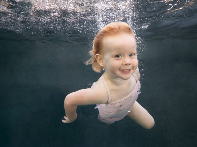 underwater-smiling-photo